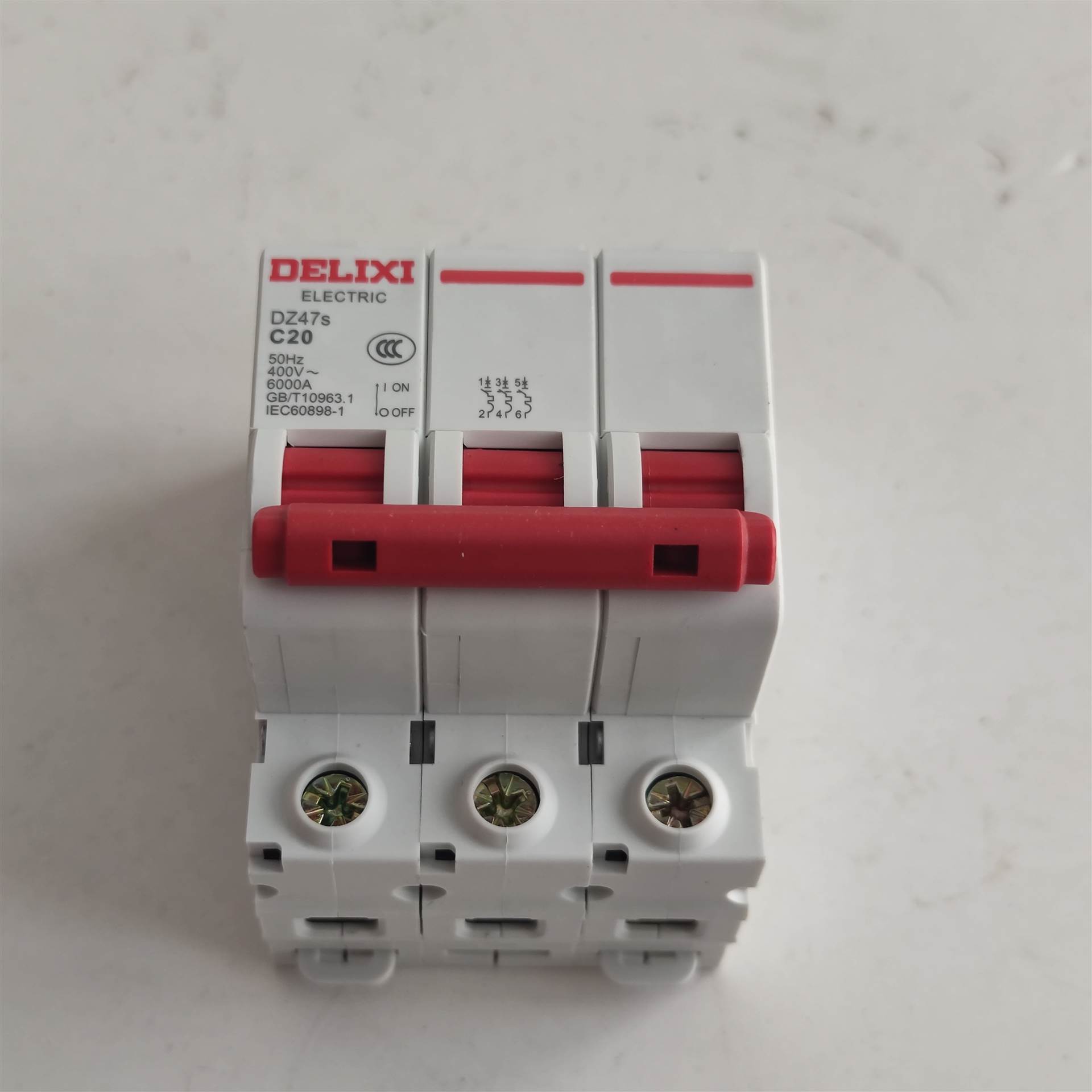 德力西DZ47S C20 3P微型斷路器解析 家用強電配電的安全守護者